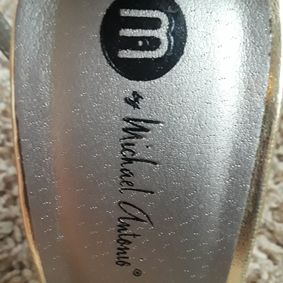 Gold High heels - Picture 4 of 4